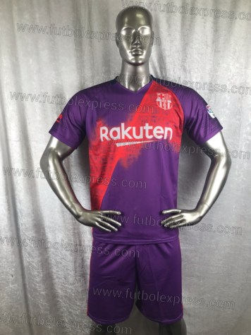 Uniforme Soccer Barcelona Tercero 2018-19 Morado: Uniforme de futbol soccer replica modelo Barcelona Tercero 2018-19, incluye playera morado, short morado, y numeros en la espalda.