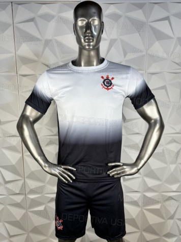 Uniforme Soccer Corinthians Local 2024-25: Uniforme de futbol soccer especial modelo Corinthians Local 2024-25, incluye playera blanca y negra, short vino, y numeros en la espalda.