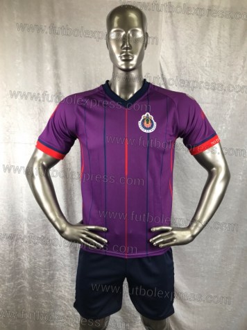 Uniforme Soccer Guadalajara Visita 2018-19 Morado: Uniforme de futbol soccer replica modelo Guadalajara Visita 2018-19, incluye playera morada, short blanco, y numeros en la espalda.