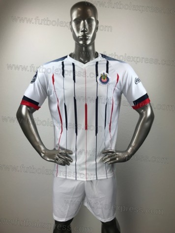 Uniforme Soccer Guadalajara Visita 2018-19: Uniforme de futbol soccer replica modelo Guadalajara Visita 2018-19, incluye playera blanca, short blanco, y numeros en la espalda.