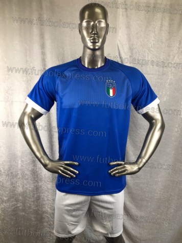 Uniforme Soccer Italia Local 2018: Uniforme de futbol soccer replica modelo Italia Local 2018, incluye playera azul, short blanco, y numeros en la espalda.