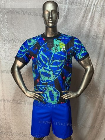 Uniforme Soccer Leon Tercero 2021-22 Azul: Uniforme de futbol soccer replica modelo Leon Tercero 2021-22, incluye playera azul, verde y negra, short azul, y numeros en la espalda.