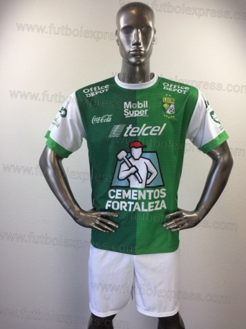 Uniforme Soccer Leon Local 2017-18: Uniforme de futbol soccer replica modelo Leon Local 2017-18, incluye playera verde, short blanco, y numeros en la espalda.