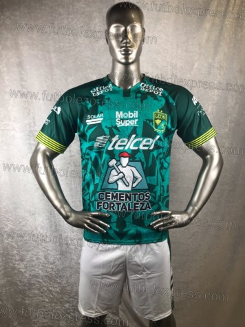 Uniforme Soccer Leon Local 2019-20: Uniforme de futbol soccer replica modelo Leon Local 2019-20, incluye playera verde, short blanco, y numeros en la espalda.