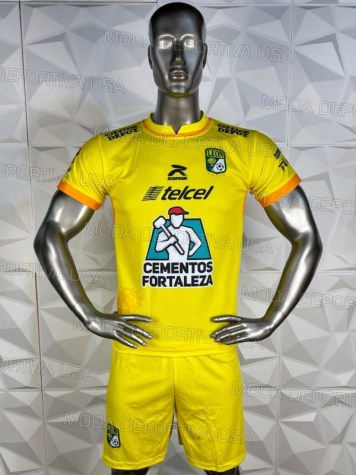 Uniforme Soccer Leon Local 2023-24 Amarillo: Uniforme de futbol soccer replica modelo Leon Local 2023-24, incluye playera amarilla, short amarillo y numeros en la espalda.