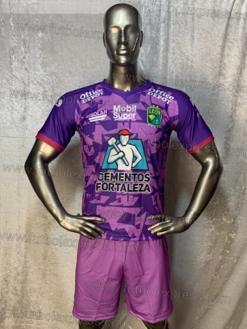 Uniforme Soccer Leon Local 2019-20 Rosa/Morado: Uniforme de futbol soccer replica modelo Leon Local 2019-20, incluye playera rosa con morado, short rosa, y numeros en la espalda.
