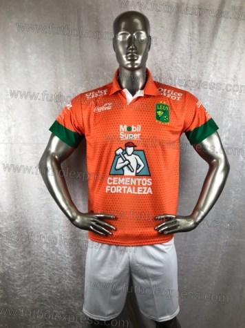Uniforme Soccer Leon Naranja 2018-19: Uniforme de futbol soccer replica modelo Leon Naranja 2018-19, incluye playera naranja, short blanco, y numeros en la espalda.