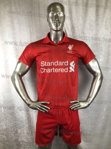 Uniforme Soccer Liverpool Local 2018-19: Uniforme de futbol soccer replica modelo Liverpool Local 2018-19, incluye playera roja, short rojo, y numeros en la espalda.