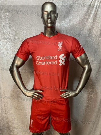 Uniforme Soccer Liverpool Local 2022-23: Uniforme de futbol soccer replica modelo Liverpool Local 2022-23, incluye playera roja, short rojo, y numeros en la espalda.