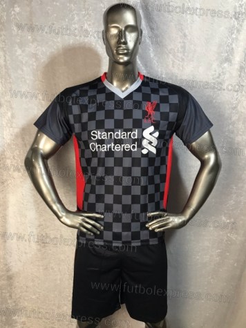 Uniforme Soccer Liverpool Tercero 2020-21: Uniforme de futbol soccer replica modelo Liverpool Tercero 2020-21, incluye playera gris y negro, short negro, y numeros en la espalda.