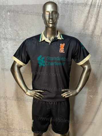 Uniforme Soccer Liverpool Visita 2021-22 Negro: Uniforme de futbol soccer replica modelo Liverpool Visita 2021-22, incluye playera negra, short negro, y numeros en la espalda.