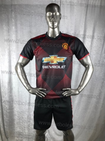 Uniforme Soccer Manchester United Especial Negro/Rojo: Uniforme de futbol soccer especial modelo Manchester United, incluye playera negra/roja, short negro, y numeros en la espalda.