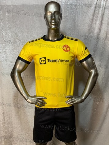 Uniforme Soccer Manchester United Local 2021-22 Amarillo: Uniforme de futbol soccer replica modelo Manchester United Local 2021-22, incluye playera amarilla, short negro, y numeros en la espalda.