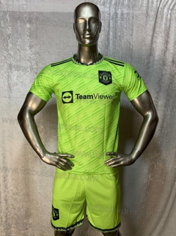 Uniforme Soccer Manchester United Tercero 2022-23: Uniforme de futbol soccer replica modelo Manchester United Tercero 2022-23, incluye playera verde, short verde, y numeros en la espalda.