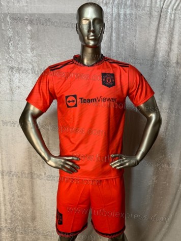 Uniforme Soccer Manchester United Tercero 2022-23 Rojo: Uniforme de futbol soccer replica modelo Manchester United Tercero 2022-23, incluye playera roja, short rojo, y numeros en la espalda.