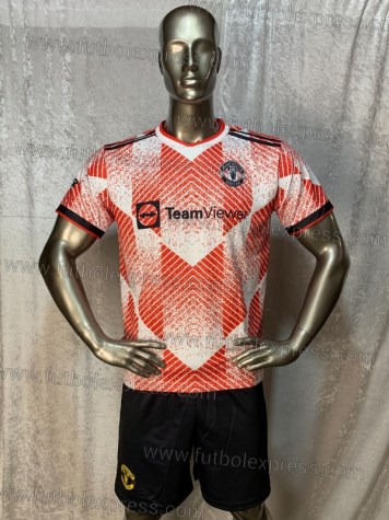 Uniforme Soccer Manchester United Tercero 2021-22 Rojo/Blanco: Uniforme de futbol soccer replica modelo Manchester United Tercero 2021-22, incluye playera roja y blanca, short negro, y numeros en la espalda.