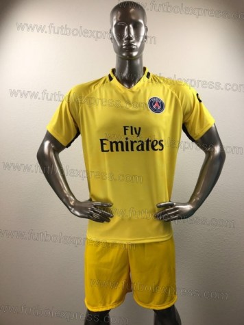 Uniforme Soccer Paris Saint Germain Visita 2017-18: Uniforme de futbol soccer replica modelo Paris Saint Germain Visita 2017-18, incluye playera amarilla, short amarillo, y numeros en la espalda.