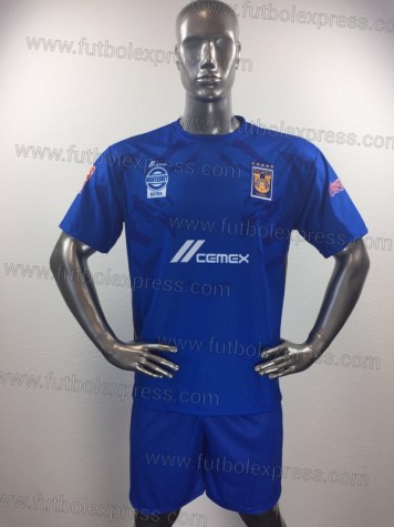 Uniforme Soccer Tigres Visita 2017-18: Uniforme de futbol soccer replica modelo Tigres Visita 2017-18, incluye playera azul, short azul, y numeros en la espalda.