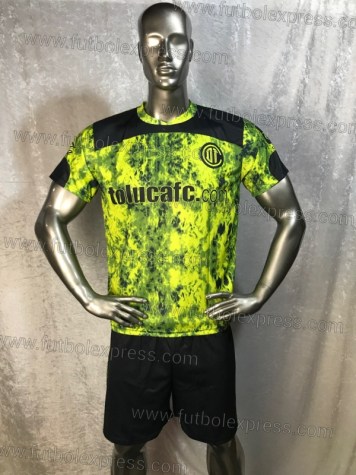 Uniforme Soccer Toluca Local 2020-21 Verde/Negro: Uniforme de futbol soccer replica modelo Toluca Local 2020-21, incluye playera verde con negro, short negro, y numeros en la espalda.